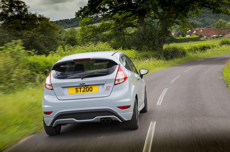  Ford Fiesta ST200 2016 года  (UK) (фото 10 из 31)